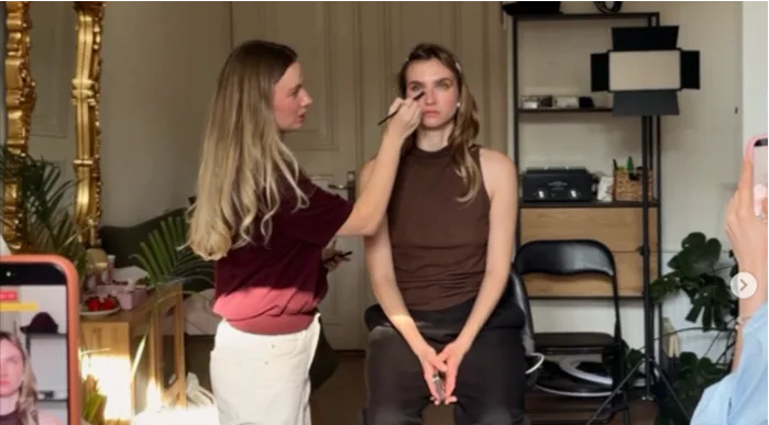 Oxana Nurova teaching a makeup lesson